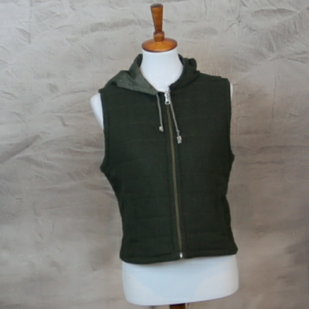 Jane Norman green quilted hooded vest M